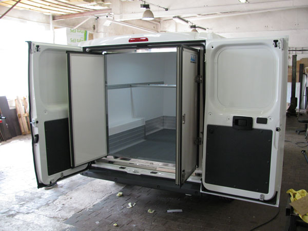 Autia - Box, s.r.o. | Nástavby na užitková vozidla a vestavby do dodávek